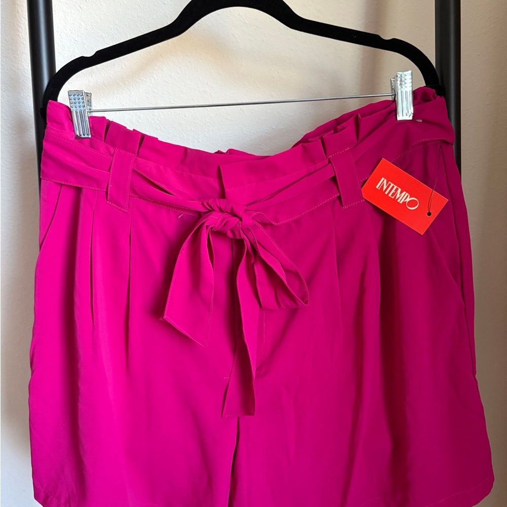 Intempo Women's High Waist Fuchsia Shorts